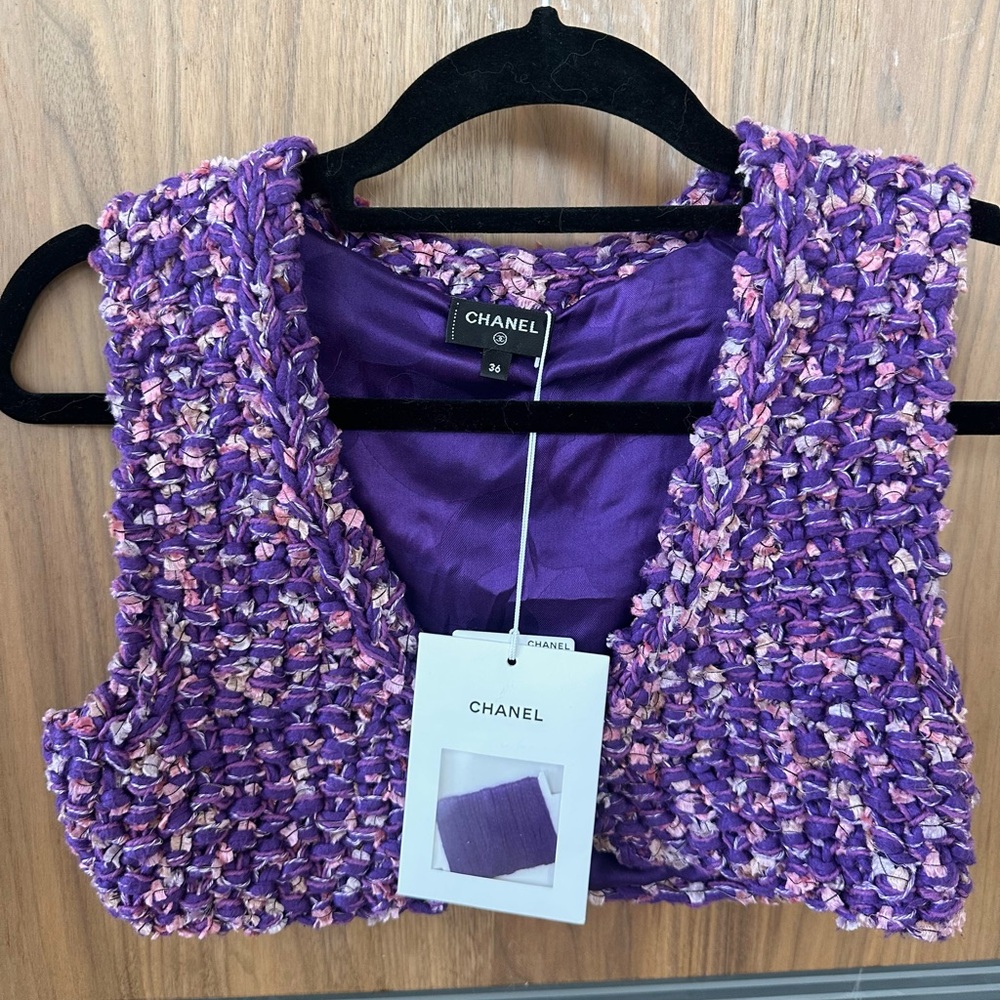 NWT Chanel purple tweed crystal rhinestone logo sleeveless vest top size 36